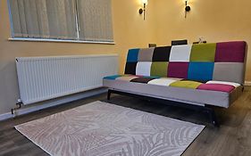Clover Corner - 1-Bedroom Flat